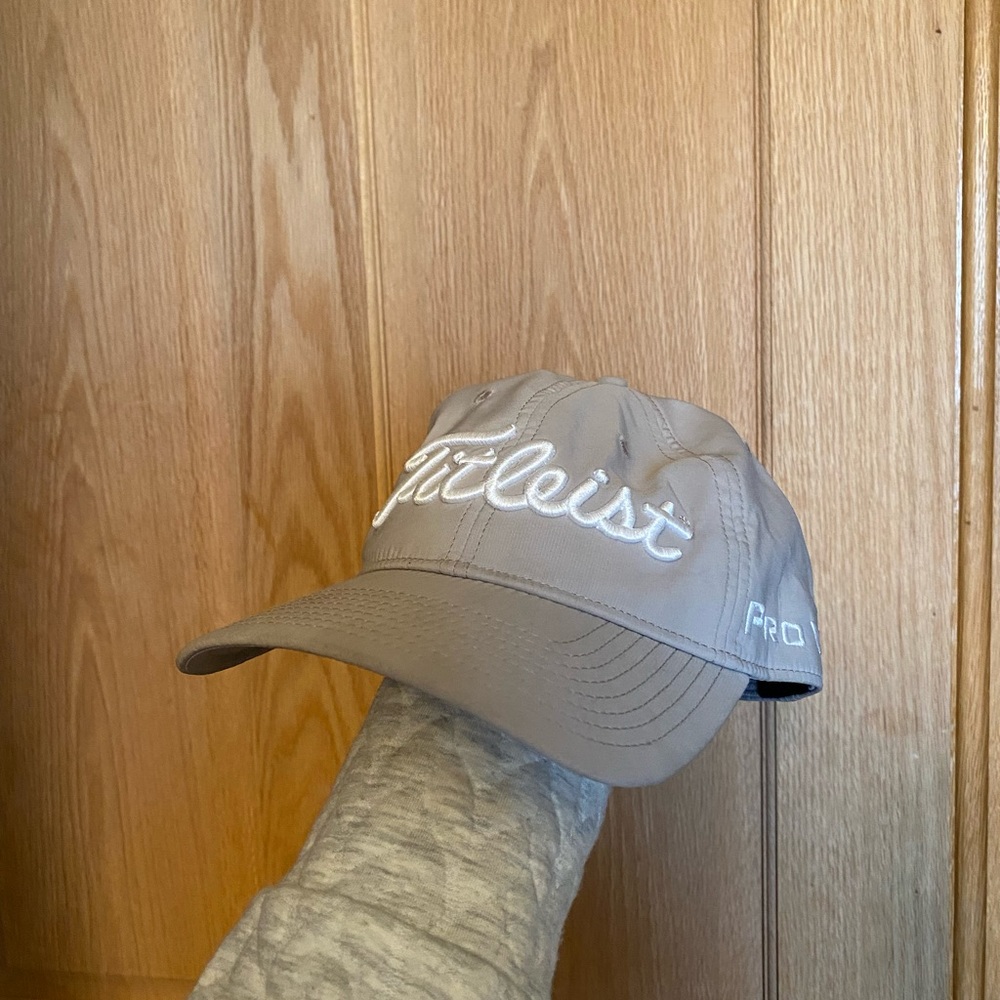 Men’s Titleist hat